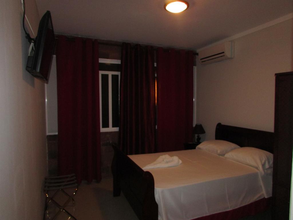 Residencial Girassol, Lda Bed and Breakfast São Filipe Exterior foto